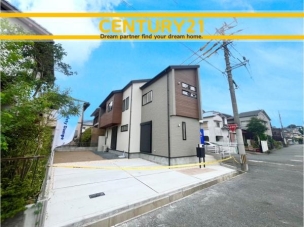 ■■駐車場■■
ファミリーカーの需要が多い中、駐車場も確保いたしました。マンションとは違う敷地内駐車。ご主人様のお車のお手入れにも気合が入りますね。 駐車場