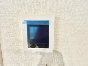 ■■カラーTVモニターホン■■外出中も来訪者をカラー画面と音声でしっかり録画します。在宅時にも鮮明なモニターでしっかり相手を確認できます!防犯のスタート、安心の一歩は玄関からですね。 その他内観