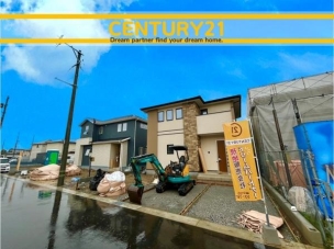 ■■駐車場■■
ファミリーカーの需要が多い中、駐車場も確保いたしました。マンションとは違う敷地内駐車。ご主人様のお車のお手入れにも気合が入りますね。 駐車場