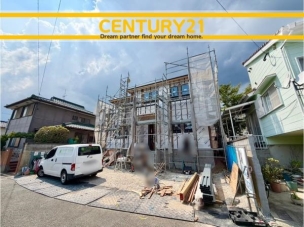 ■■駐車場■■
ファミリーカーの需要が多い中、駐車場も確保いたしました。マンションとは違う敷地内駐車。ご主人様のお車のお手入れにも気合が入りますね。 駐車場