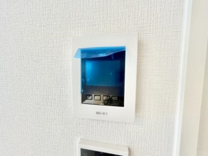 ■■カラーTVモニターホン■■外出中も来訪者をカラー画面と音声でしっかり録画します。在宅時にも鮮明なモニターでしっかり相手を確認できます!防犯のスタート、安心の一歩は玄関からですね。 その他内観