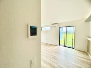 ■■カラーTVモニターホン■■外出中も来訪者をカラー画面と音声でしっかり録画します。在宅時にも鮮明なモニターでしっかり相手を確認できます!防犯のスタート、安心の一歩は玄関からですね。 その他内観