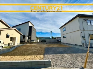 ■現地写真■
閑静な住宅街に誕生した新築戸建て!
落ち着いた住環境で、子育て世帯にも安心。静かで長く安心して暮らしやすい住環境です。 北九州市小倉南区北方3丁目4期 全1棟 外観